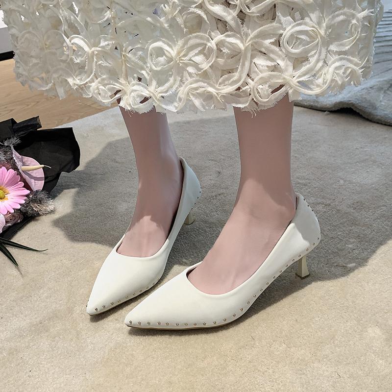 Fashion Women High Heels Metal Bead Rivet Pumps Sexy Club Scarpins Party Kitten Low Heels Lady Retro Pointed Toe Shoes