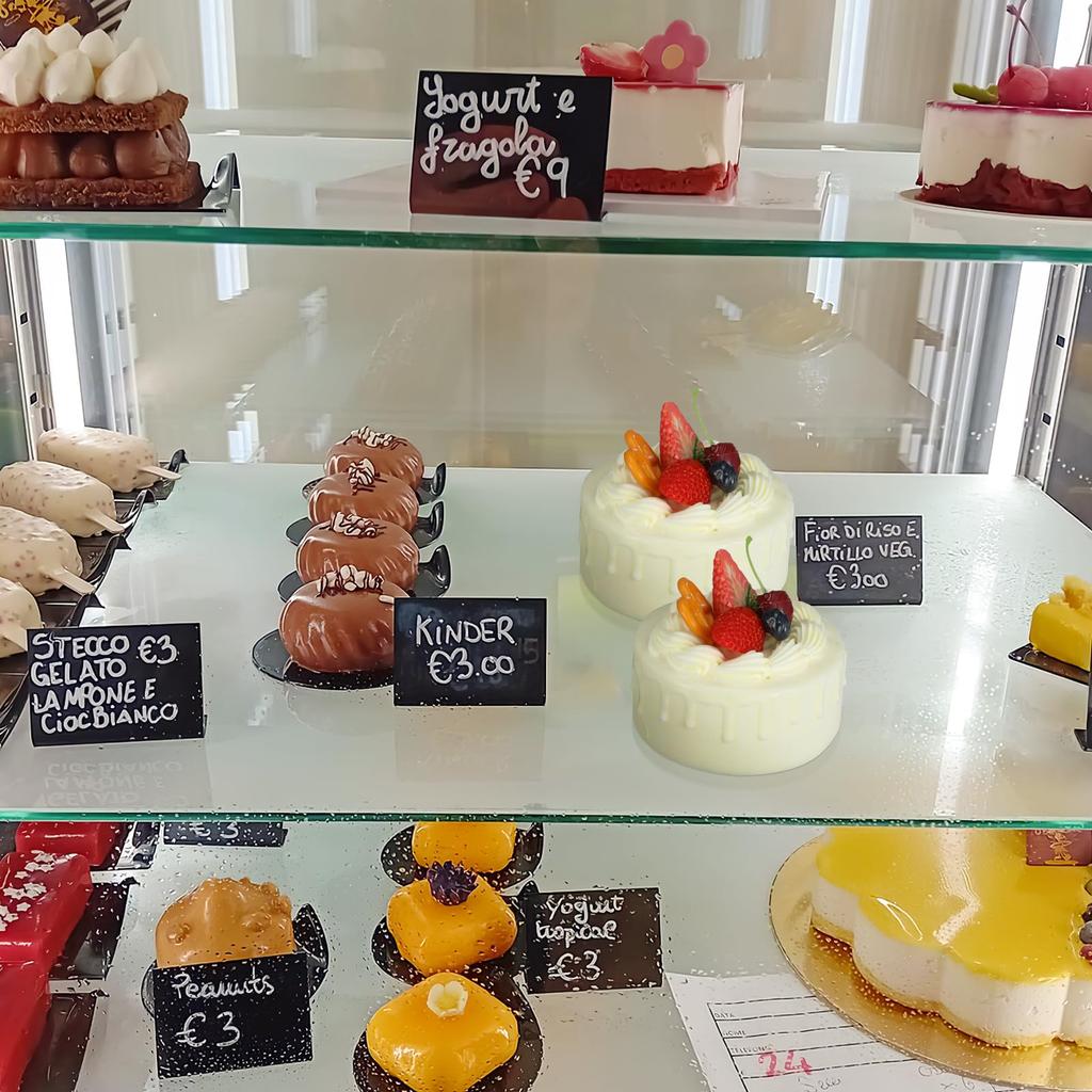 Generic Fake Cake Food Model Clay Cake Base for Dummy Perfect for and Half Birthdays Dummy, Toy, Lifelike, Realistic, Cake, Birthdays, Anniversaries,