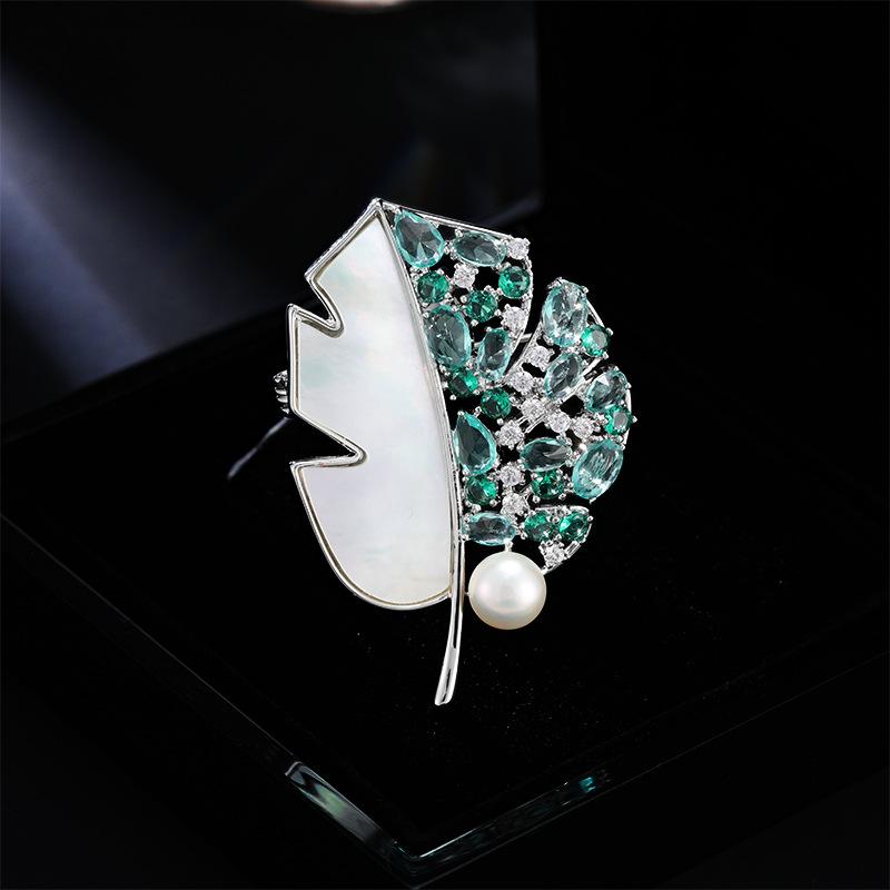 Light luxury fashion natural shell freshwater pearl leaf brooch elegant temperament coat jacket suit personalized pin