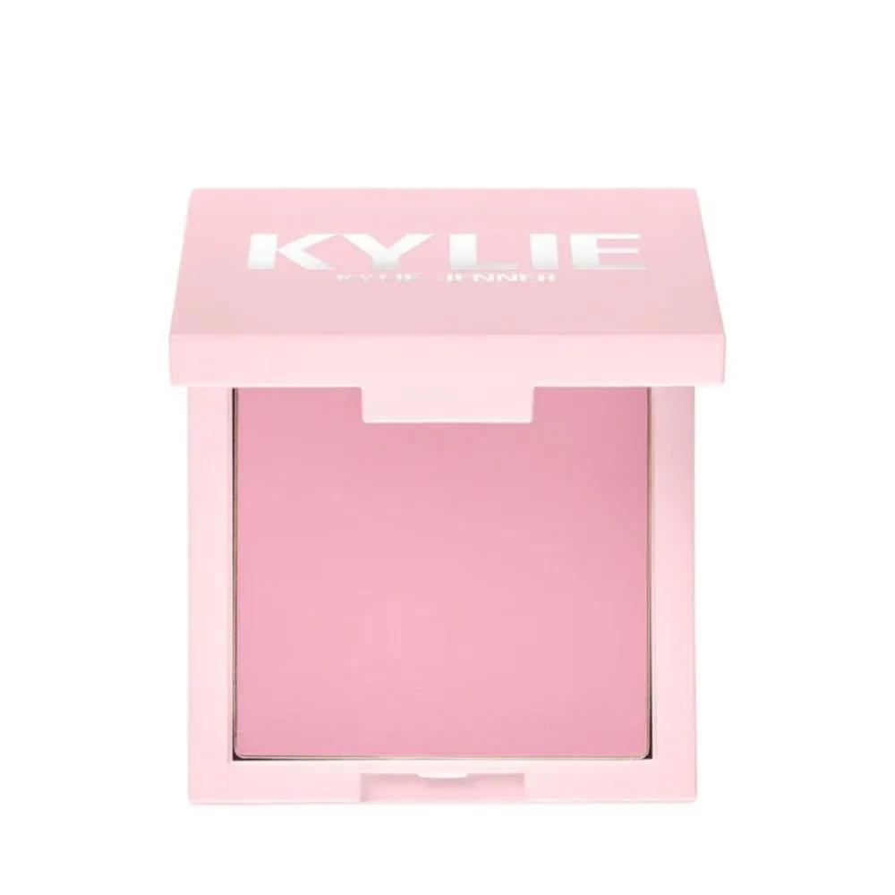 

Kyle Blush Powder Winterkissed