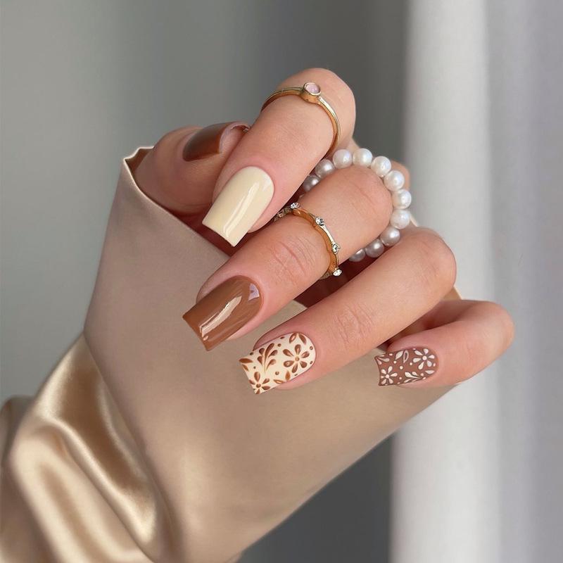 

Xiaohongshu Осенне-зимний носибельный нейл-арт: Молочный Кофе Цветочный Короткий Маникюр Типсы Pre-made Nail Strips #30 pieces/board