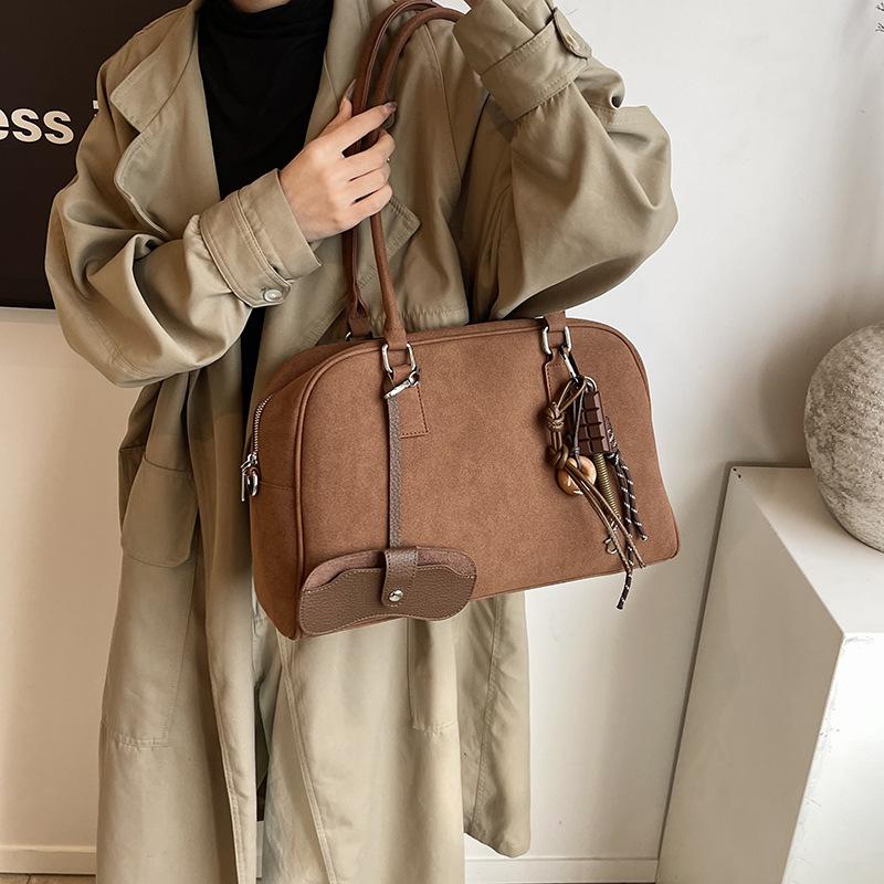 Retro underarm bag women's autumn and winter 2025 new trendy Korean portable bowling bag suede large-capacity women's bag