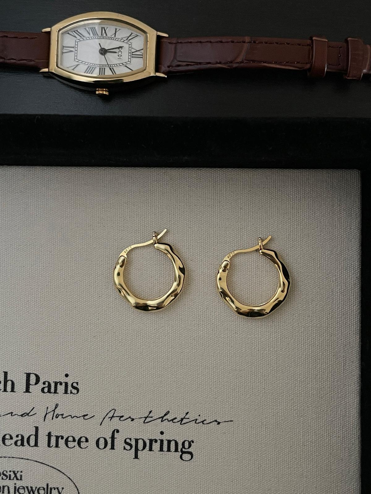 

Корейские серьги-пряжки с жидкими ушками, нестандартные серьги, женские, простые, нишевого дизайна, серебряные, игольчатые, простые, кольца, универсальные, изысканные серьги 925 silver needle