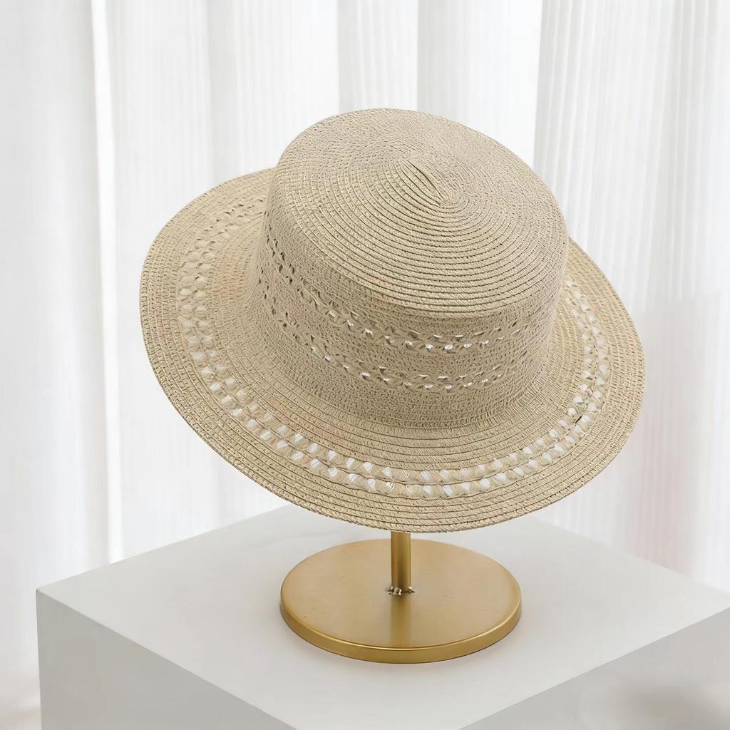 French flat-top hand-woven straw hat for women, small sunshade and sun protection in summer, seaside vacation beach photo hat