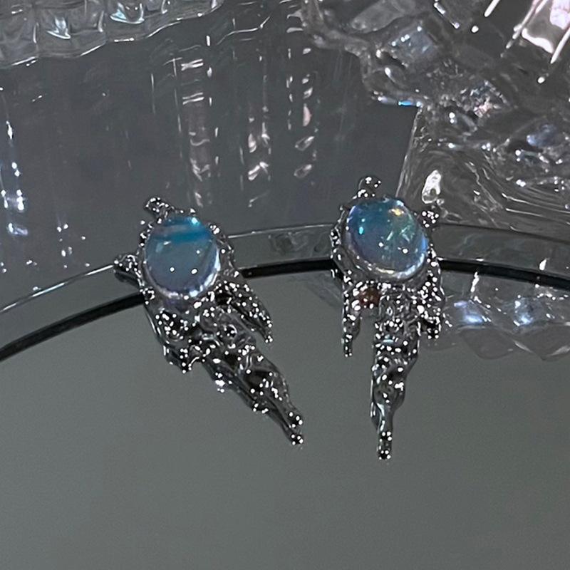 Nischen-Design Mondstein Französische Unregelmäßige Ohrstecker Kalter Wind Süß Cool Exquisite Edelstein-Ohrringe Frauen