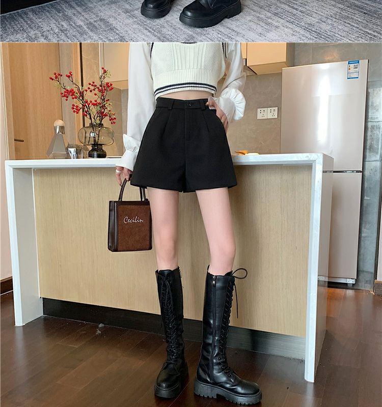 Dámské černé vlněné šortky s vysokým pasem, áčkového střihu a širokými nohavicemi pro jaro, podzim a zimu