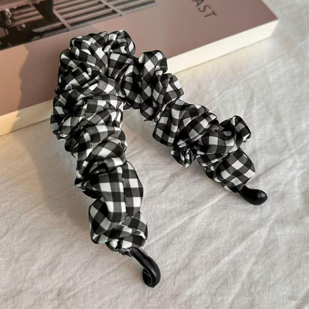 Retro Polka Dot Ruched Banana Clip for High-Volume Ponytails - Vertical and Horizontal Hair Accessory.