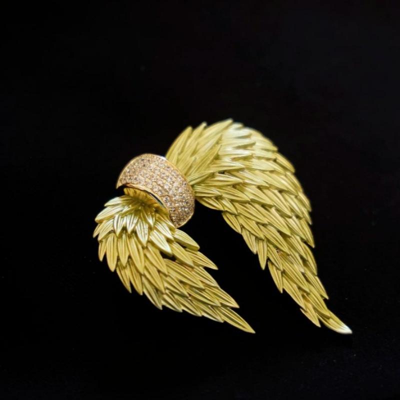Unisex Alloy Feather Wings Brooch with Shiny Rhinestone Trendy Lapel Pin for Party Banquet Outfit Jewelry Accessory