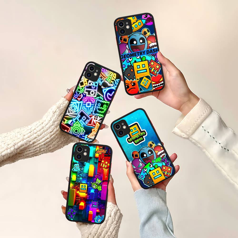 Cover per Telefono Opaca Traslucida Geometry Dash Per iPhone 15 16 Pro Max 11 12 13 14 XS XR X Plus 16E
