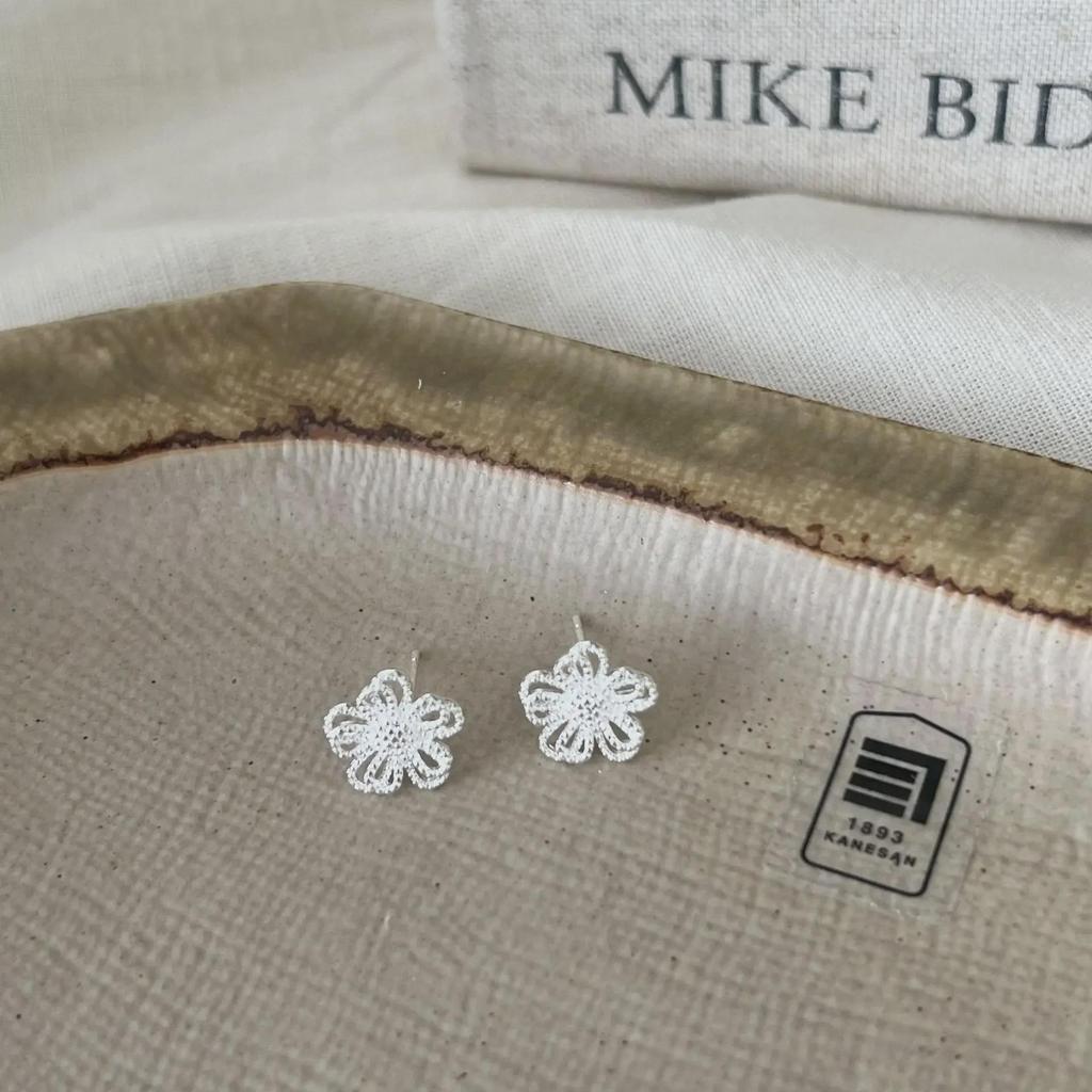 Elegant Hollow Flower Earrings for Women - Simple, Sweet, and Versatile