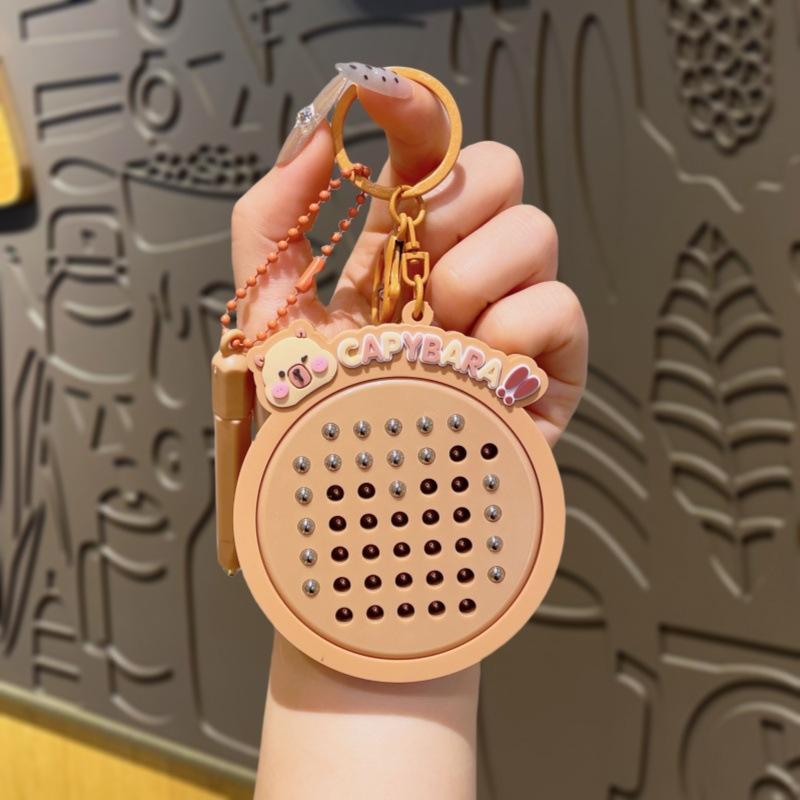 

Милая капибара, магнитная доска для рисования стальными шариками, брелок, подвеска для школьного рюкзака, мультяшный брелок, подвесное украшение, подарок Blush