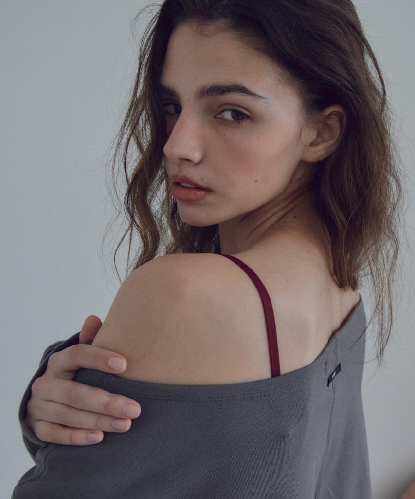CITTA Off-Shoulder Applique Sweatshirt_Ctt3042(Charcoal)