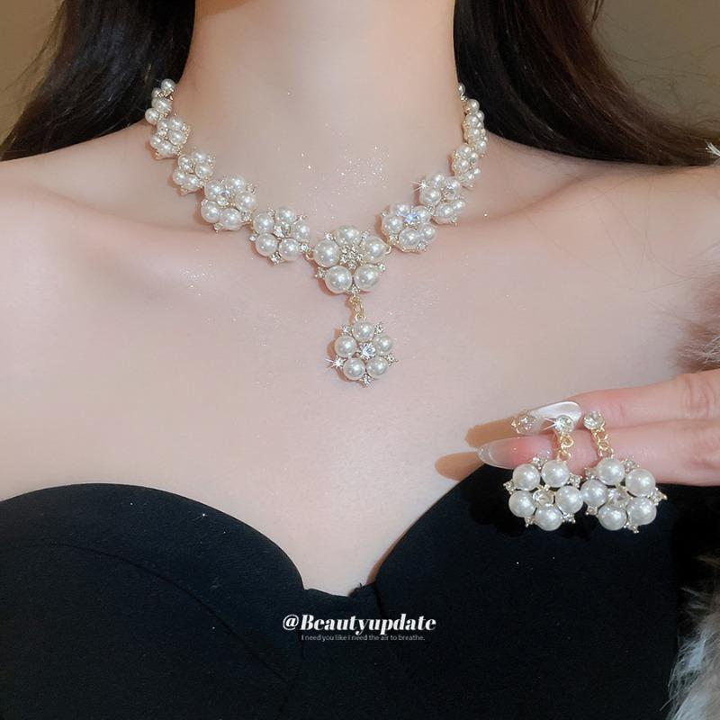 Diamond-encrusted pearl flower stud earrings necklace retro temperament jewelry set light luxury high-end jewelry