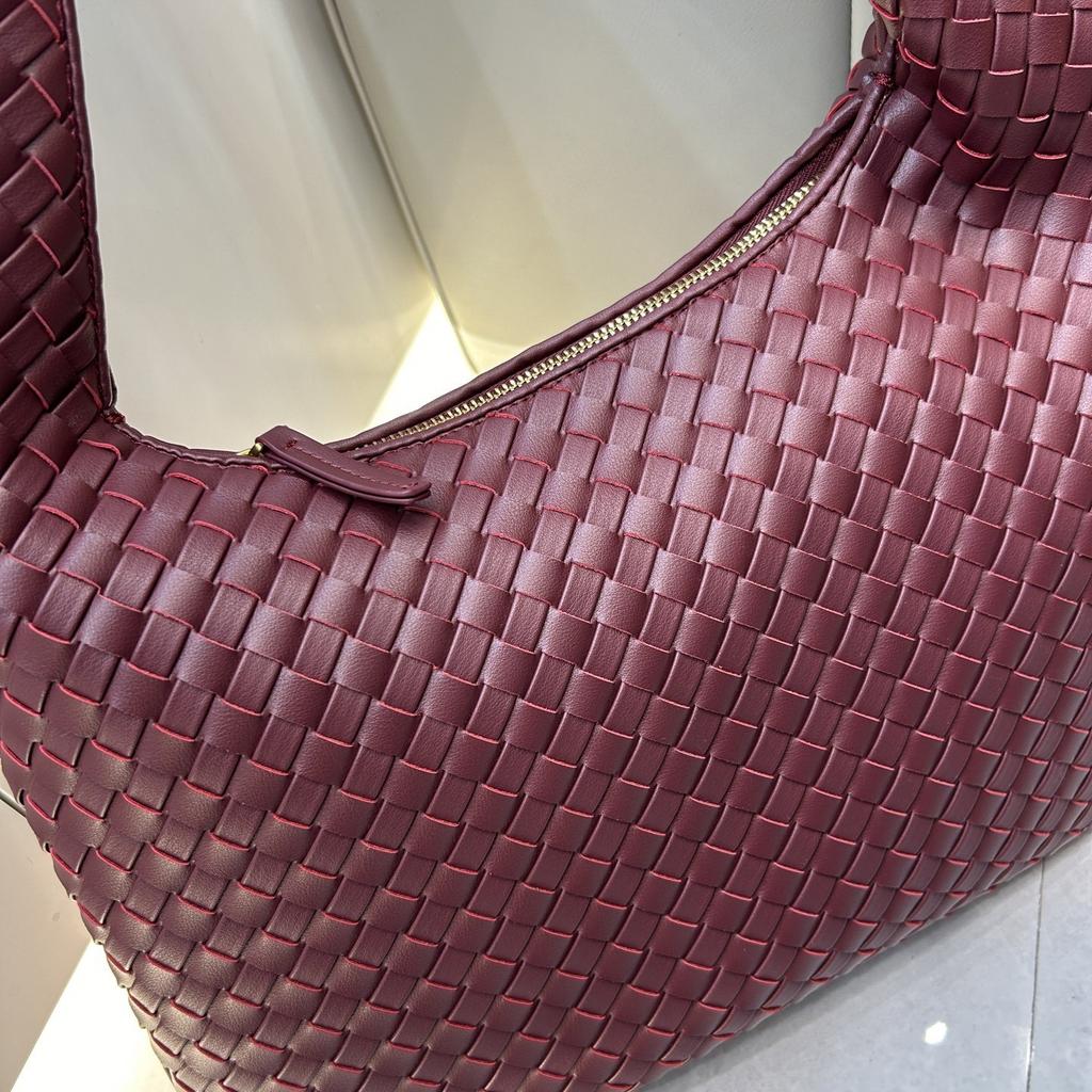 Large capacity high-end handwoven bag tote bag casual wide shoulder strap fashion commuting cross-border shoulder armpit bag