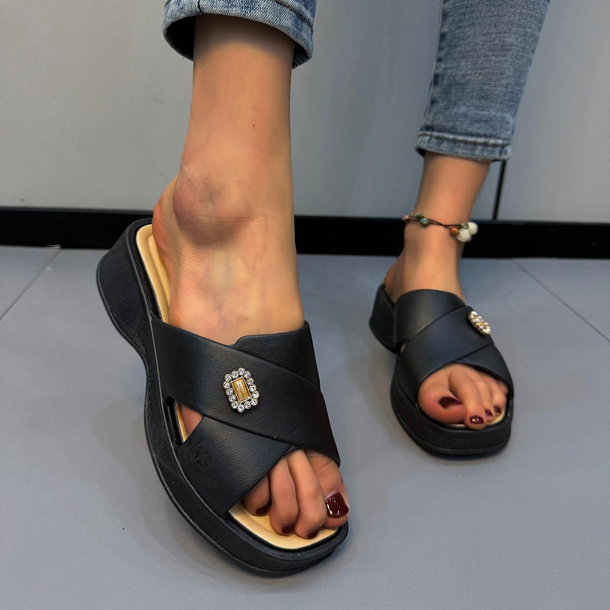 

2024 Женская обувь на танкетке с мягкой подошвой Лето 2024 Черные тапочки Женские нескользящие тапочки для отдыха Женские повседневные сандалии на платформе для отдыха 40 чёрный