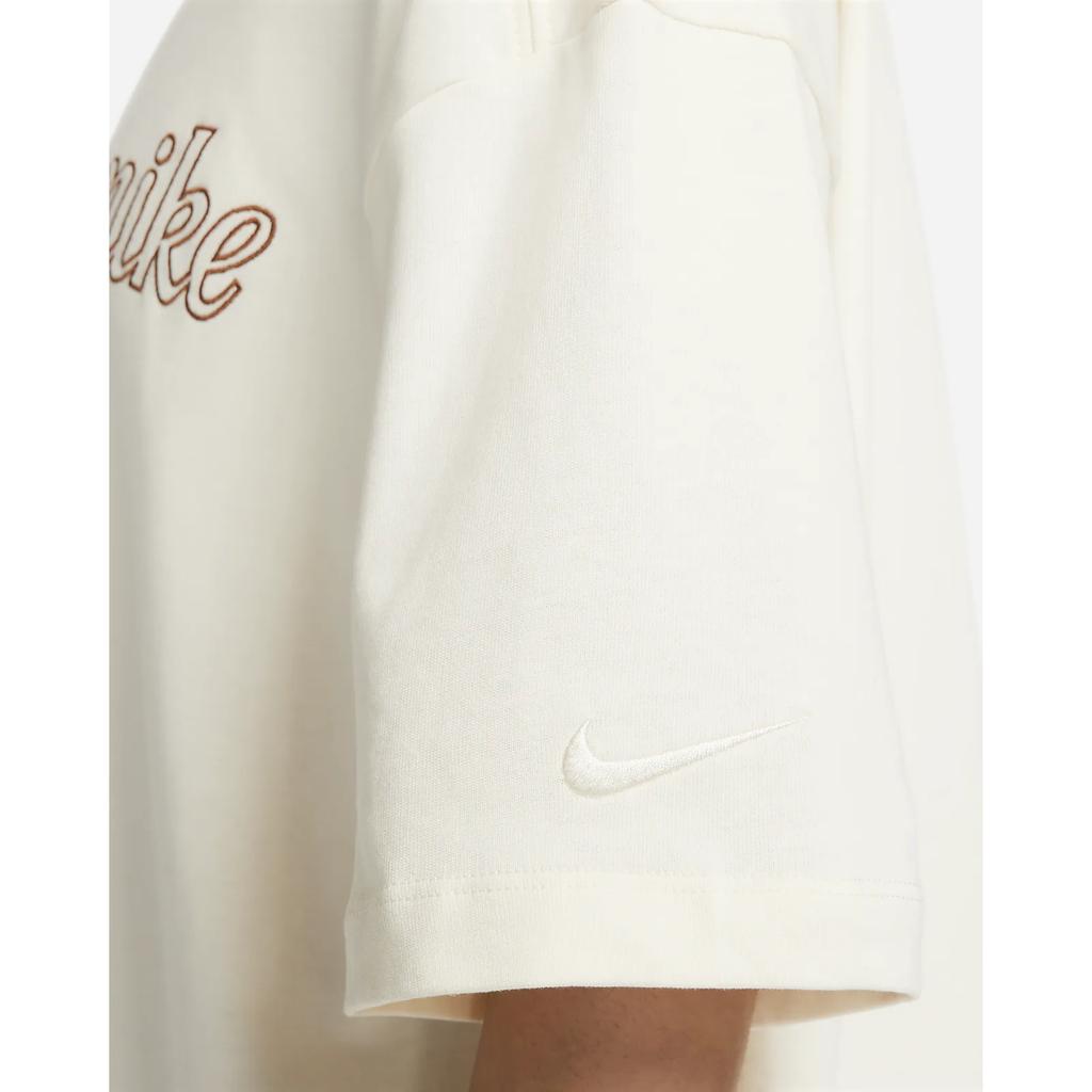 New Nike Women'ss Logo Cartoon Crewneck Pullover T-Shirt Beige FQ6010-110