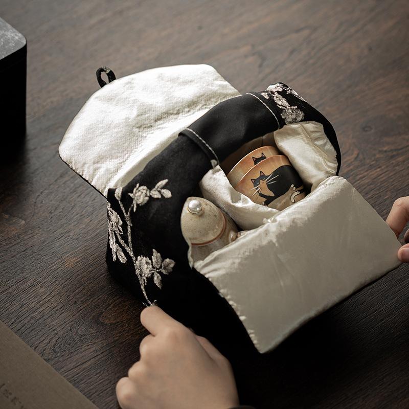 Brocade Plum Blossom Embroidery Tea Cozies Traditional Tea Cozy for Teapot Portable Bag Travel Storage Bags Drinkware Teaware
