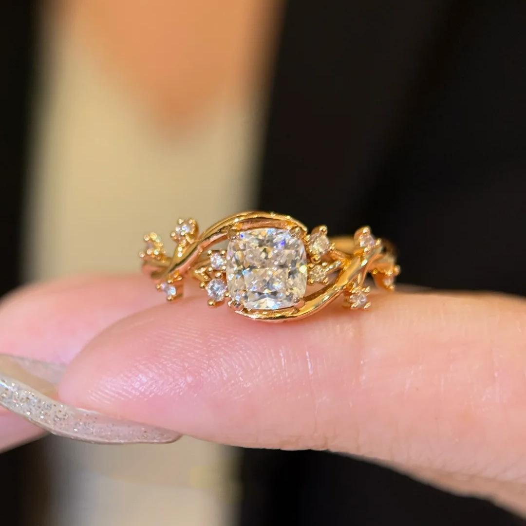 

Fashion Light Luxury Sugar Cube Diamond Ring Vine Winding Square Diamond Flower Ring Niche Design High Carbon Diamond Colored Treasure Ring Woman adjustable opening