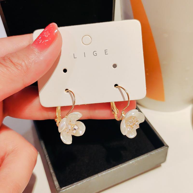 

Роскошные серьги-гвоздики с цирконием, винтажные цветы, рождественские снежинки, темпераментные серьги для девочек, новогодние ювелирные изделия, подарки