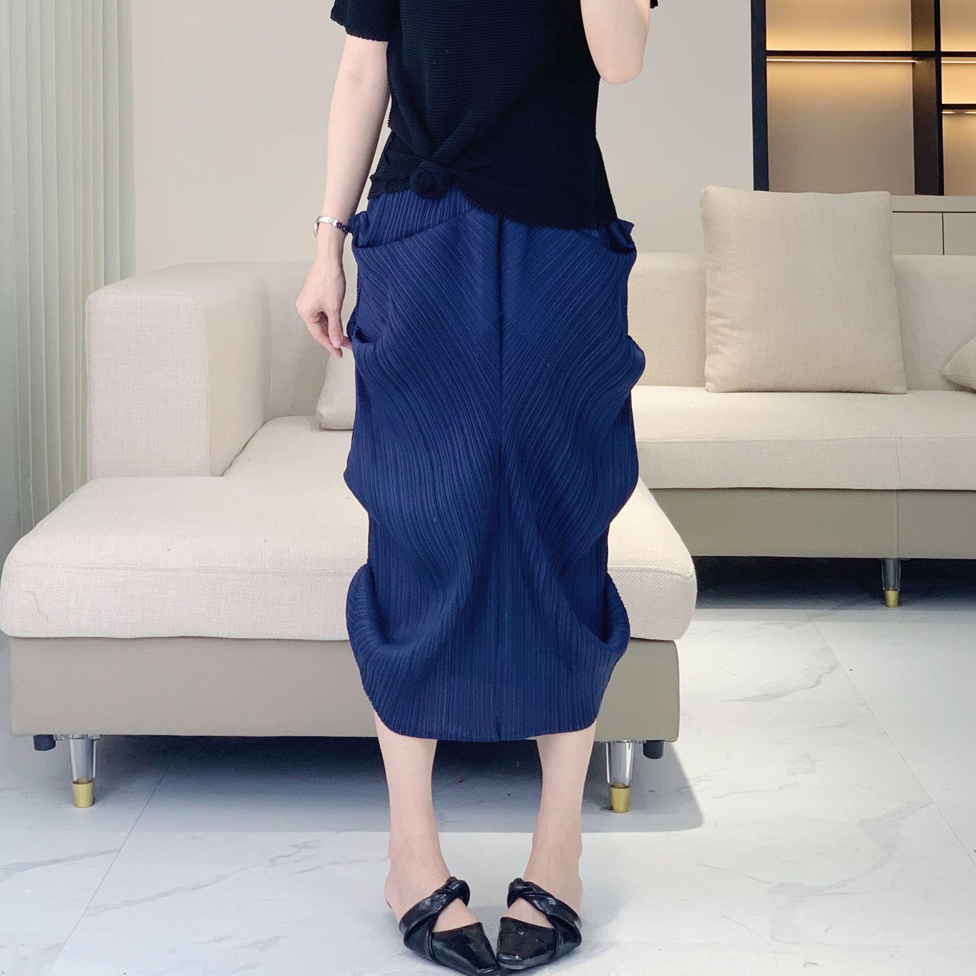 

High-Waisted Blue Pleated Midi Skirt: Tulip Design for a Pear-Shaped Figure, 2025 Fashion One Size [90-150kg] темно-синий