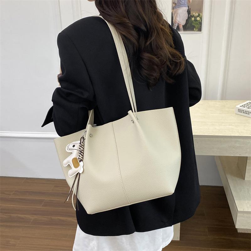 New Commuter Large-Capacity Tote Bag Fashionable And Casual Personalized Shoulder Bag Texture Simple Handbag Women