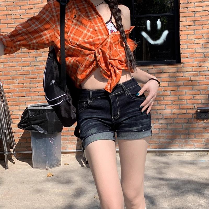 

Spicy Girl Low-Waist Retro Denim Hot Pants with Hip-Enhancing Design for Summer 2026 L