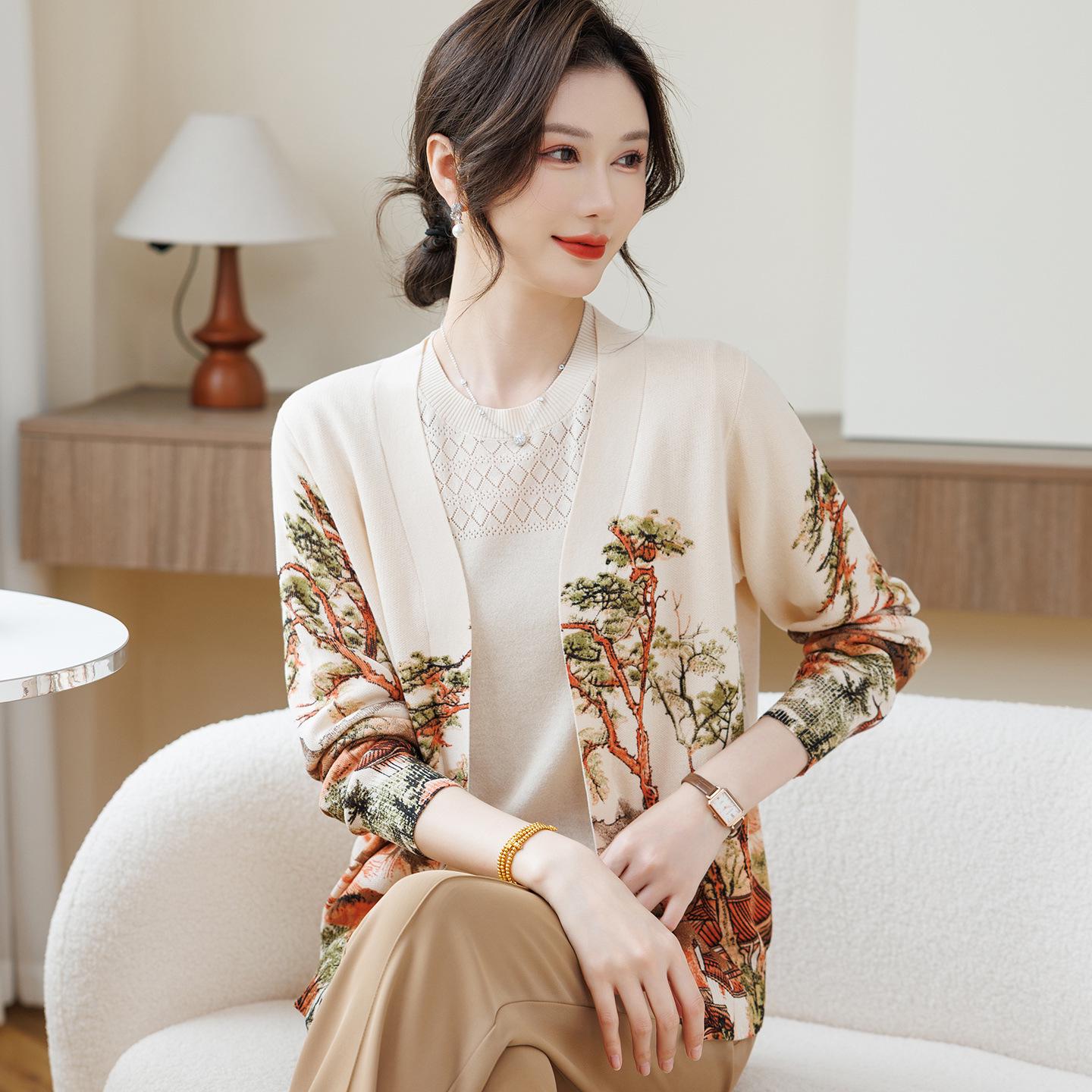 

Spring Knit Two-Piece Set: Stylish Short-Sleeve Top for Middle-Aged & Elderly Women XL [Recommended for 52.5-60 kg] бежевий