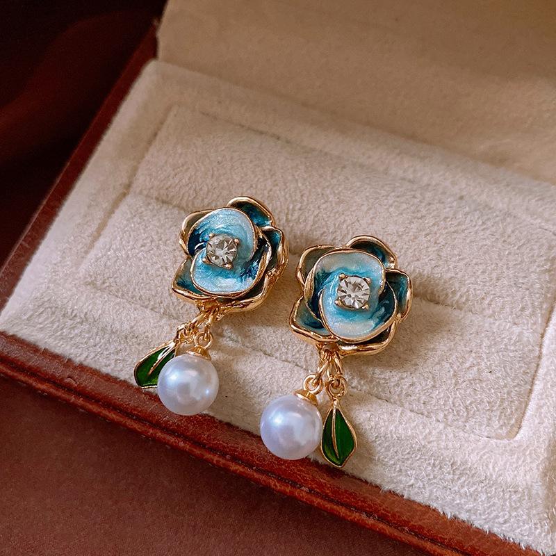 Medieval Vintage Silver Needle Retro High-end Earrings Light Luxury Versatile Earrings Court Style Niche Earrings