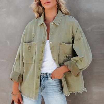 Giacca di jeans casual da donna a maniche lunghe con orlo sfilacciato effetto invecchiato, chiusura frontale con bottoni, vestibilità ampia, capospalla con tasche a toppa