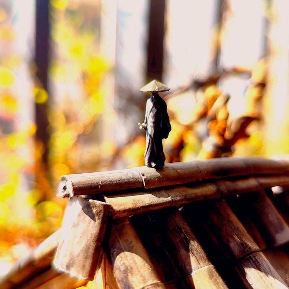 Miniatures Cool Kung Fu Swordsman Figure Black White Mini Ornaments Sand Table Layout Plant Decoration