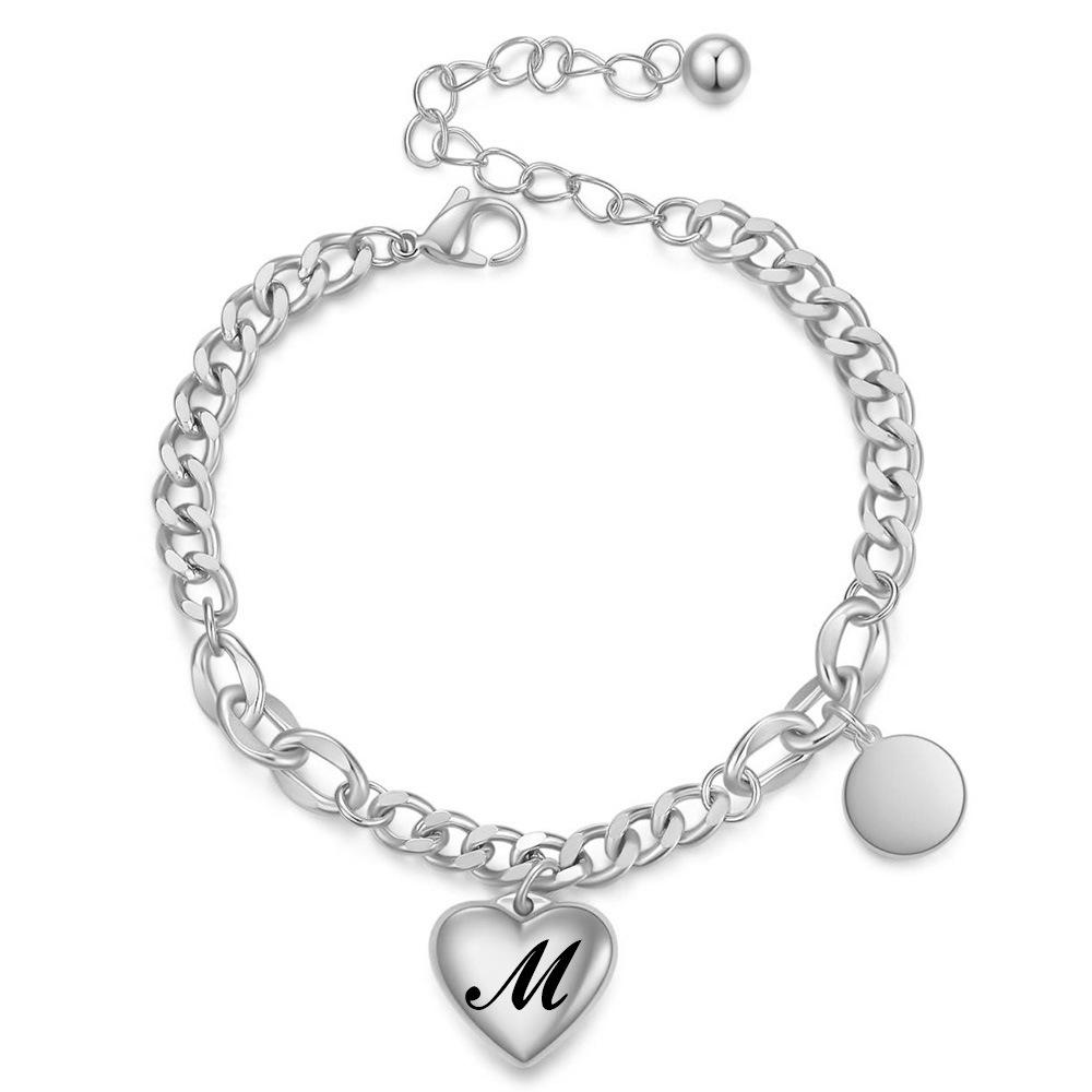 Edelstahl Cuban Link Armband mit rundem, herzgraviertem Anhänger und 26 englischen Buchstaben