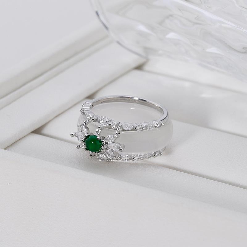 Natural Chalcedony Ring Luxury New In Showy Red  Rings For Women Small High Quality Snowflake Bride Wedding Jewelry