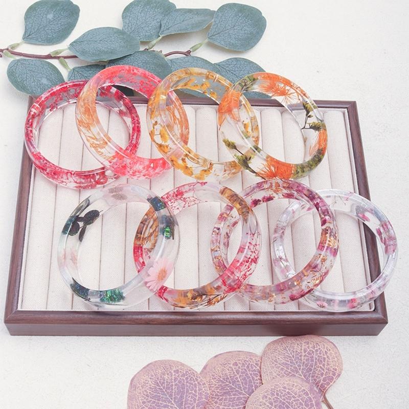 Elegant Resin Bangle With Preserved Flowers Comfortable Dried Flower Wristband For Women Fashion Jewelry Gift