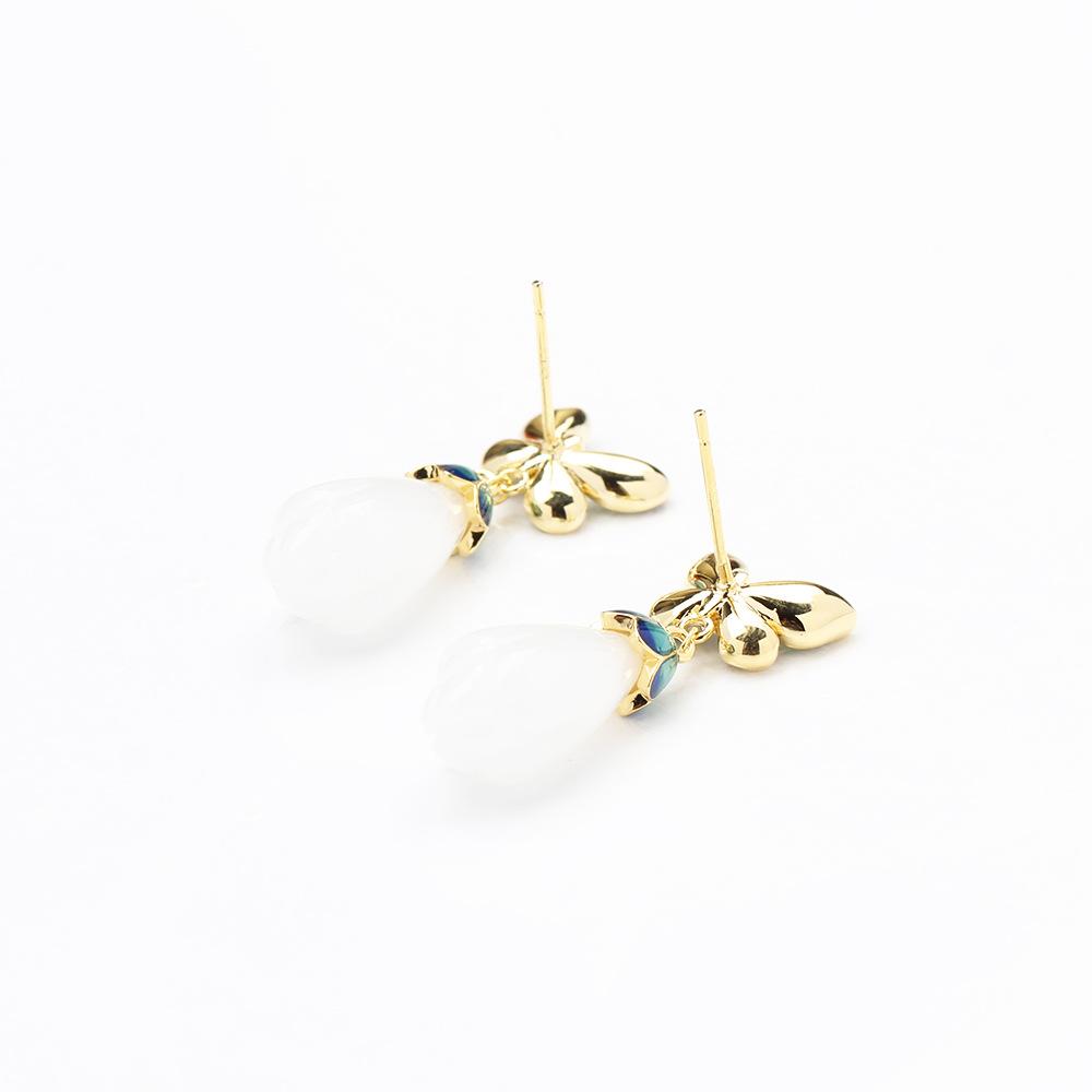 Elegant and elegant blue dripping butterfly stud earrings with simple temperament white magnolia flower imitation jade earrings silver needle women's
