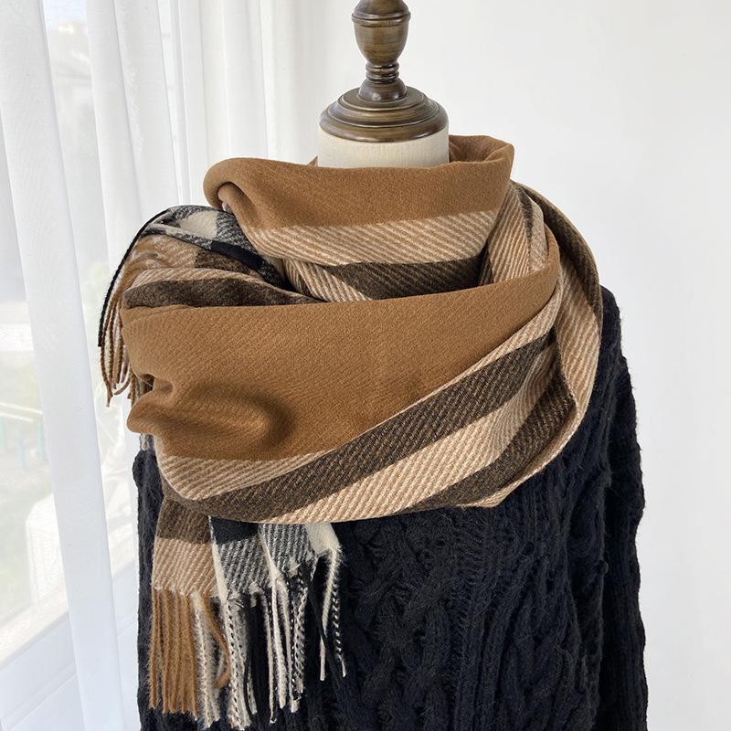 Sciarpa da donna elastica morbida a quadri a righe invernale calda con finiture a nappa, accessorio di moda versatile per uscite casual e clima freddo