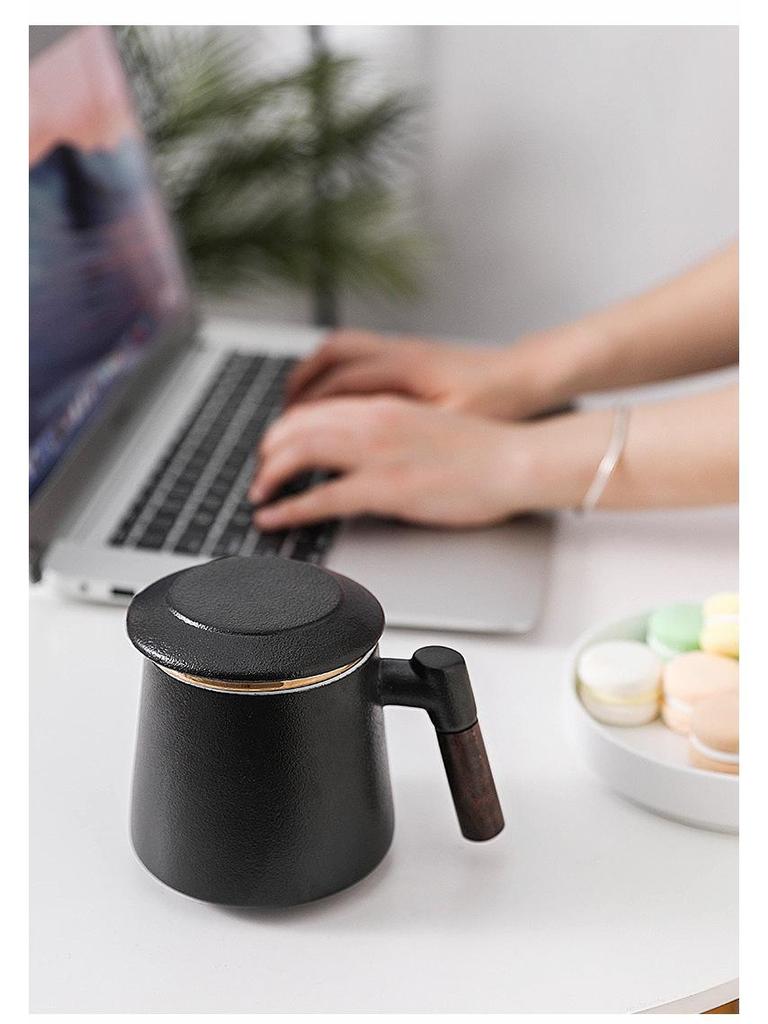 Wooden Handle Ceramic Filtered Tea Cup with Gift Box
