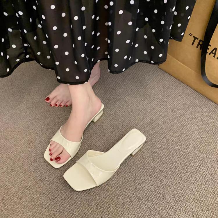 

Красивые туфли-лодочки из лакированной кожи с круглым носком, квадратным каблуком, женские, летние, новые, универсальные, с темпераментом, высококлассные, крутые шлепанцы 40