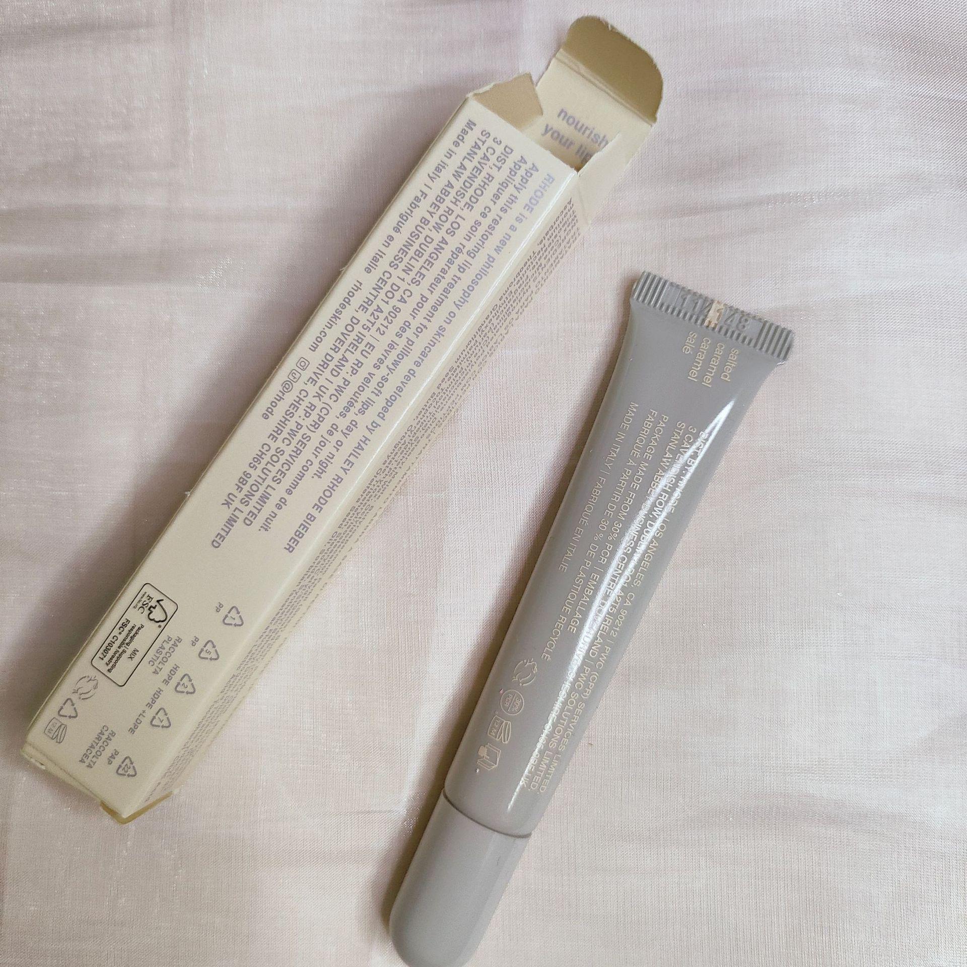 

Rhode Skin от Хейли Персиковый/Гуавовый Желейный Бальзам для Губ - Увлажняющий и Питательный Мягкий Уход за Губами, Новое Цветовое Издание в Чехле для Телефона.