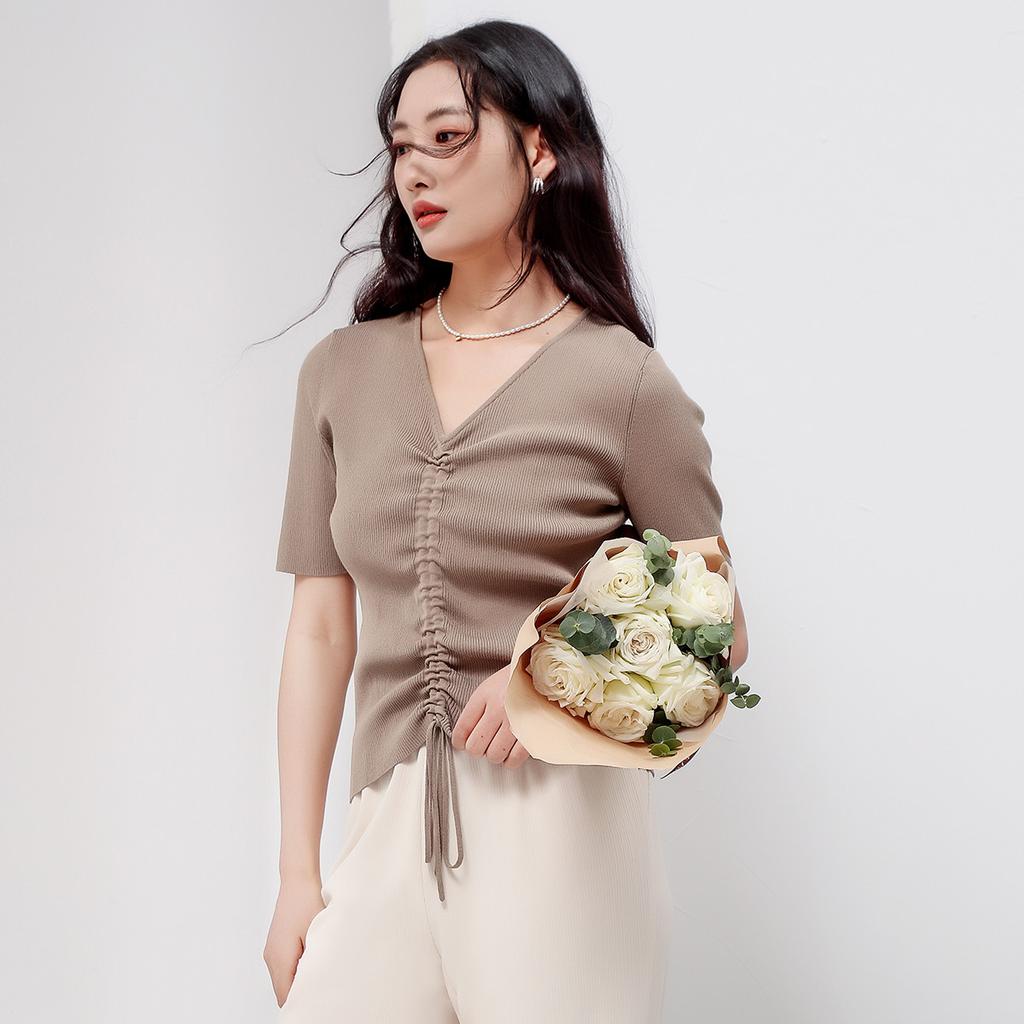 Knitted T-shirt: Summer solid color design, short-sleeved temperament, anti-aging women's top
