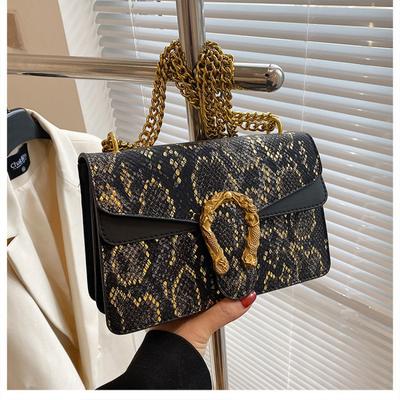 Vzorovaná taška cez rameno pre dievčatá Nová hadia taška pod pazuchu pre ženy Módna taška crossbody s retiazkou pre ženy Kovová dekorácia PU materiál