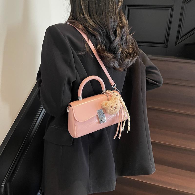 

2025 niche high-end hand carry leopard print bucket bag women s autumn and winter new retro fashion shoulder bag