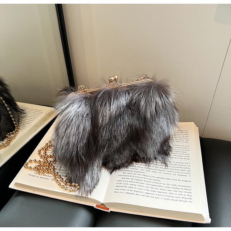 Podzimní a zimní nová vlasová taška dámská spona do vlasů z liščí srsti dámská taška s texturou ramenní crossbody oblačná taška trendy zahraniční obchod dámská taška