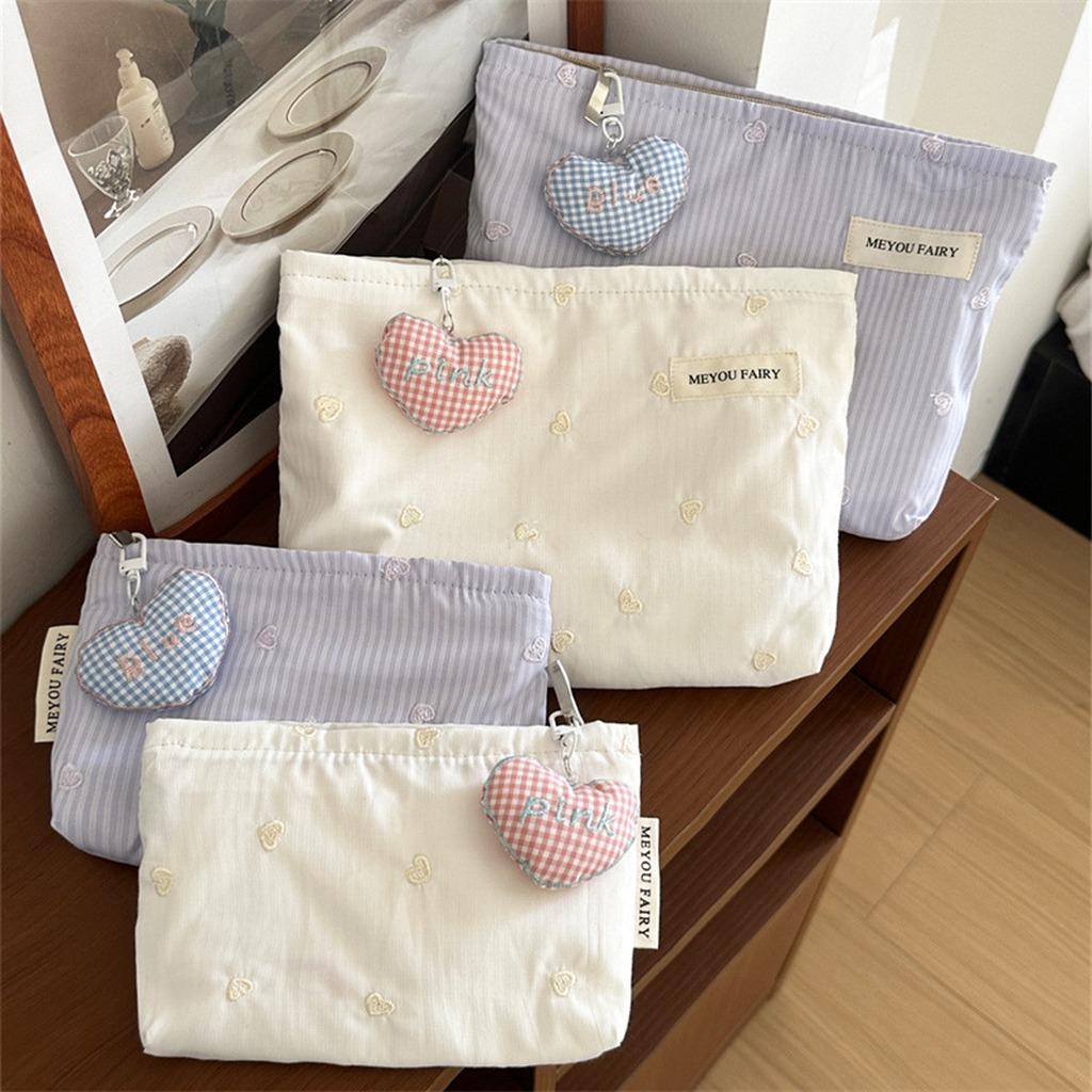 Heart Embroidered Pouch Versatile Large Capacity Makeup Bag Zipper Makeup Bag Fresh Cosmetic Storage Bag For Home Use Daily