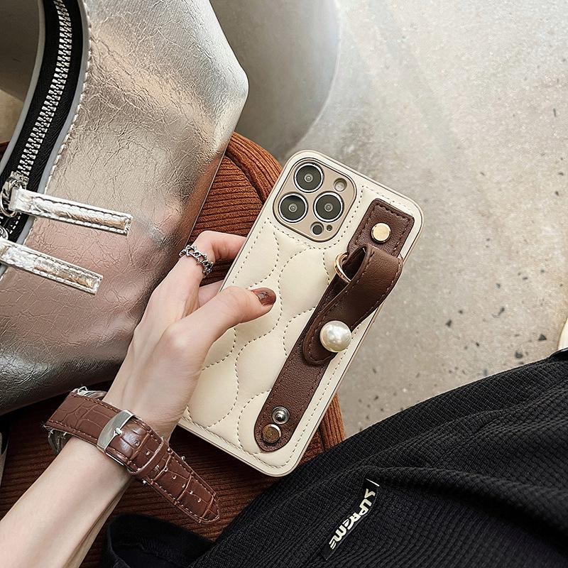 Das Ledertextur-Armband ist geeignet für Apple 14promax Handyhüllen, sturzsichere IPhone13/12 einfache 11 Schutzhüllen