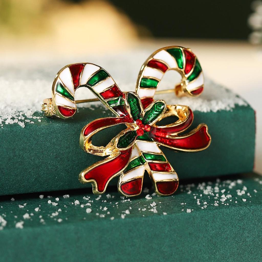 Exquisite Alloy Snowflake Reindeer Christmas Hat Brooch