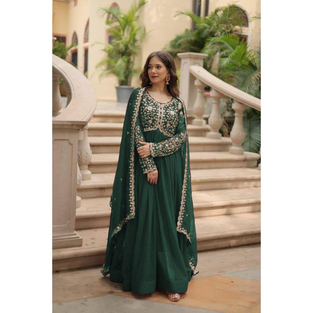 Prémiové kolekce hotových společenských šatů od návrhářů