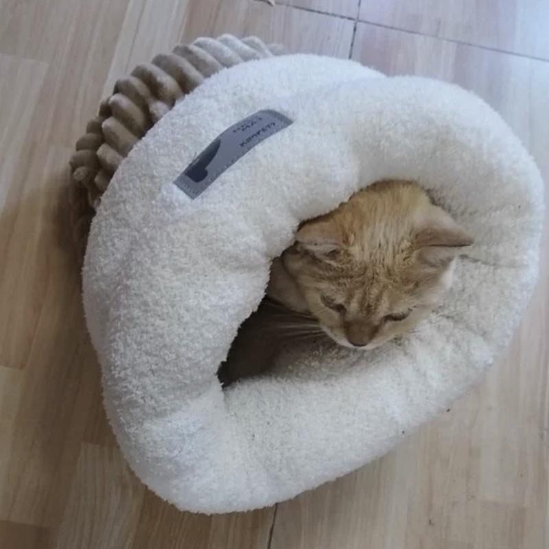 Cat Sleeping Bag Winter Warm Soft Plush Cat Nest Semi-Enclosed Sleeping Basket Home Cat and Dog Comfortable Bed Accessories
