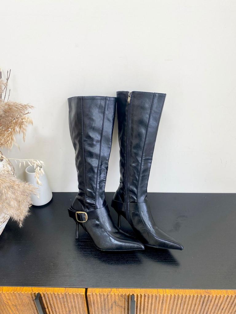 Pointed high-heeled boots but knee boots, thin boots, new belt buckle high boots