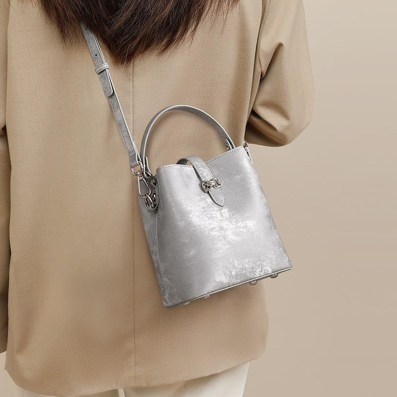 Bucket bag women's new women's bag Crossbody handbag leather high-end shoulder bag luggage