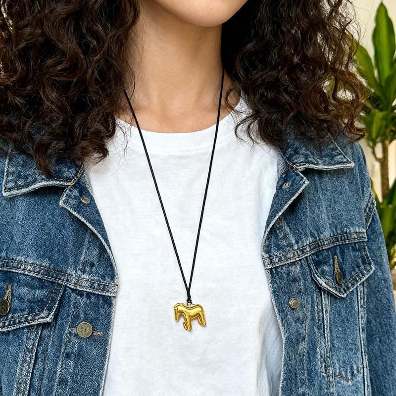 Exaggeration Stereoscopic Metal Small Horse Pendant Necklace for Women Simple Adjustable Long Sweater Chain Fashion Jewerly Gift